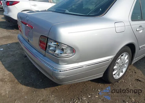 2001 Mercedes-Benz E 320 из США, поврежденный, VIN WDBJF65JX1B206079